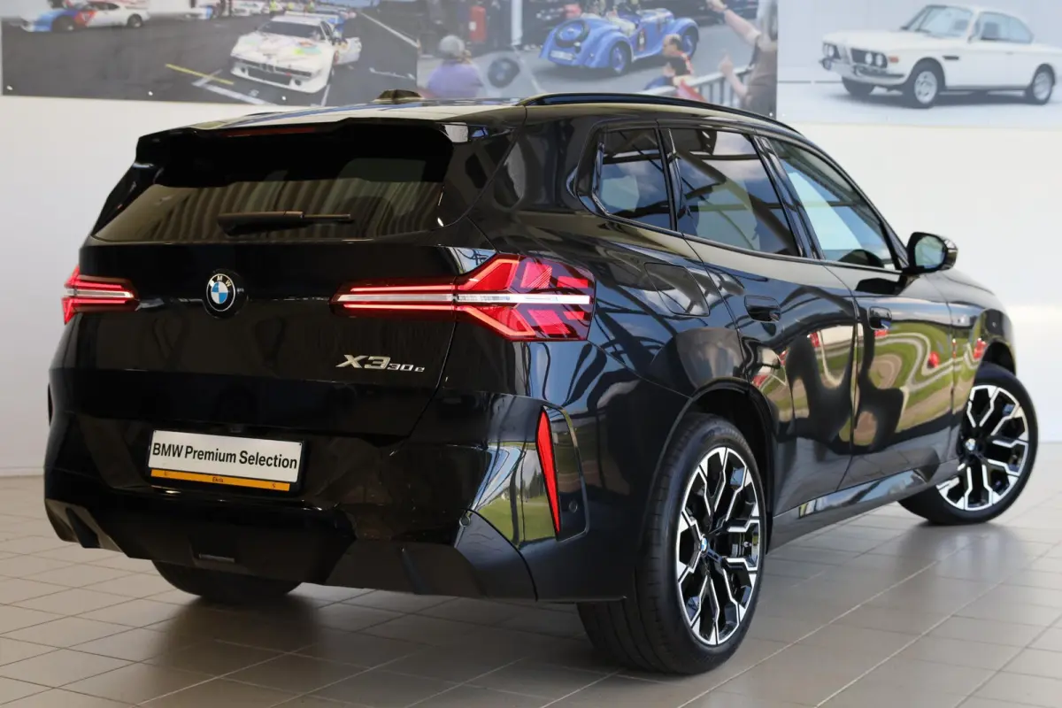 30e xDrive | M Sport Pro | Panorama Dak | Harman/Kardon | Trekhaak