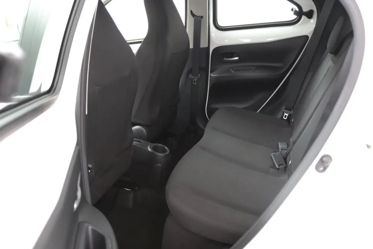 1.0 VVT-i MT Play | Camera |
