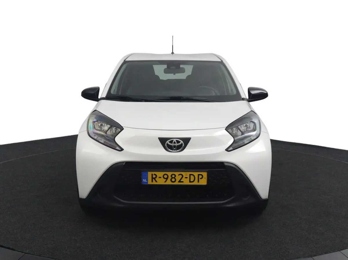 1.0 VVT-i MT Play | Camera |
