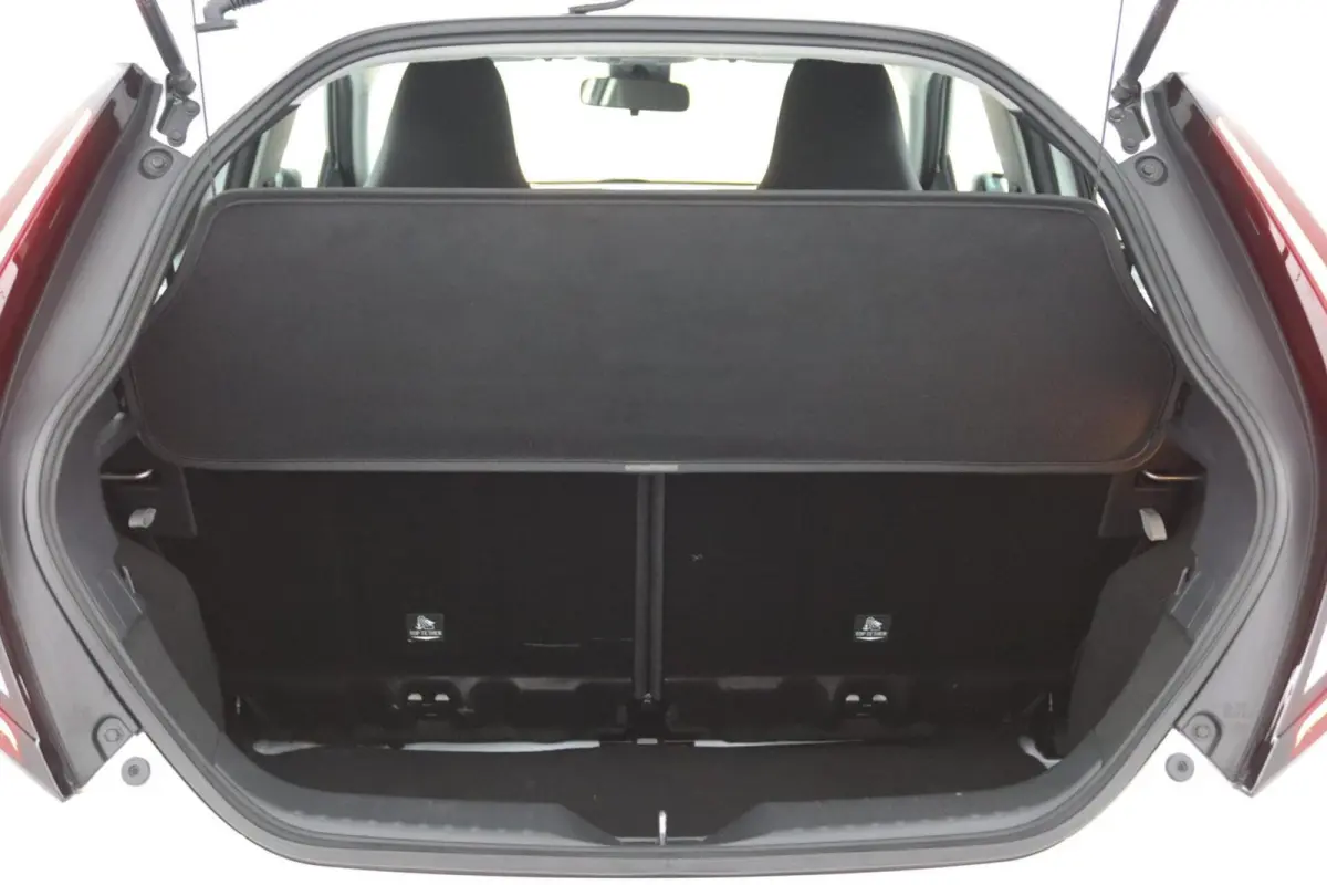 1.0 VVT-i MT Play | Camera |