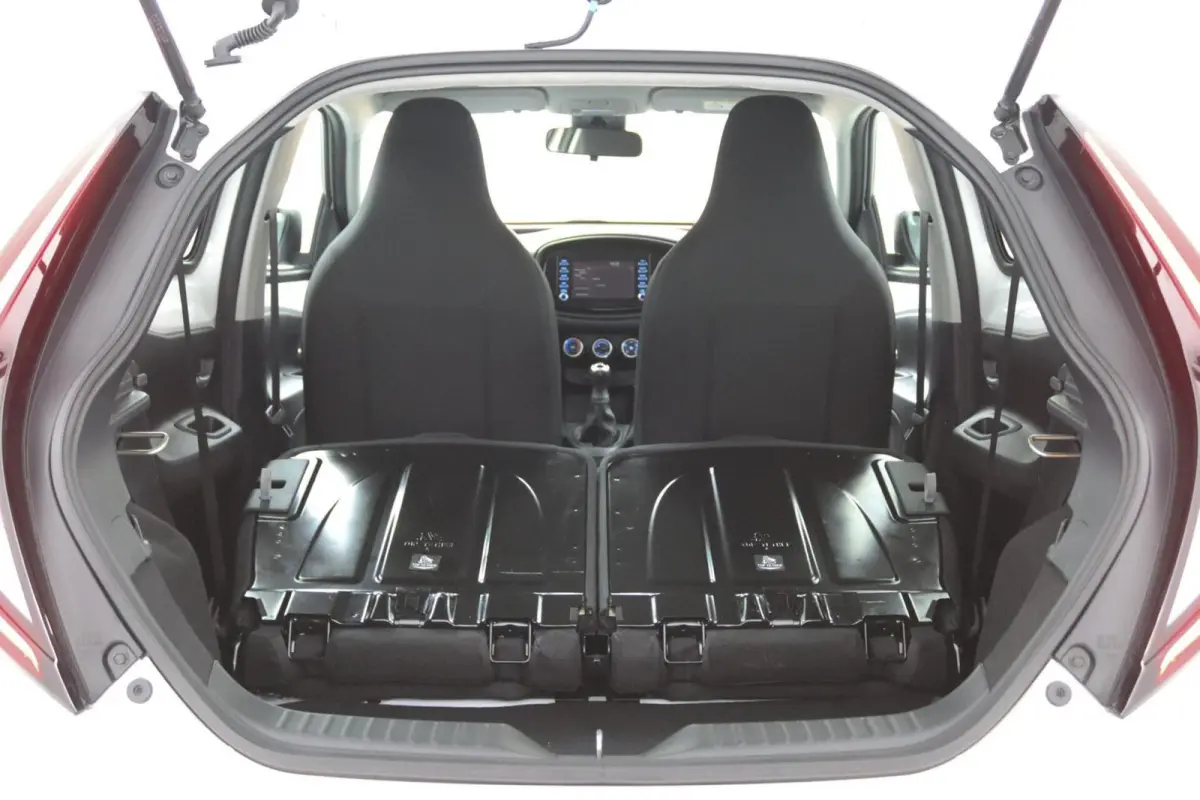1.0 VVT-i MT Play | Camera |