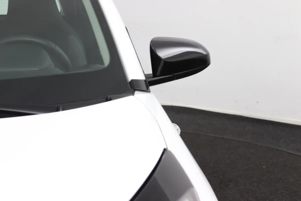 1.0 VVT-i MT Play | Camera |