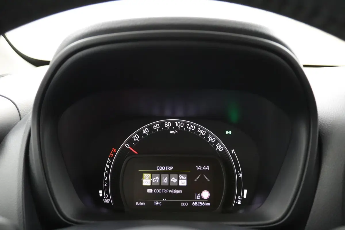 1.0 VVT-i MT Play | Camera |