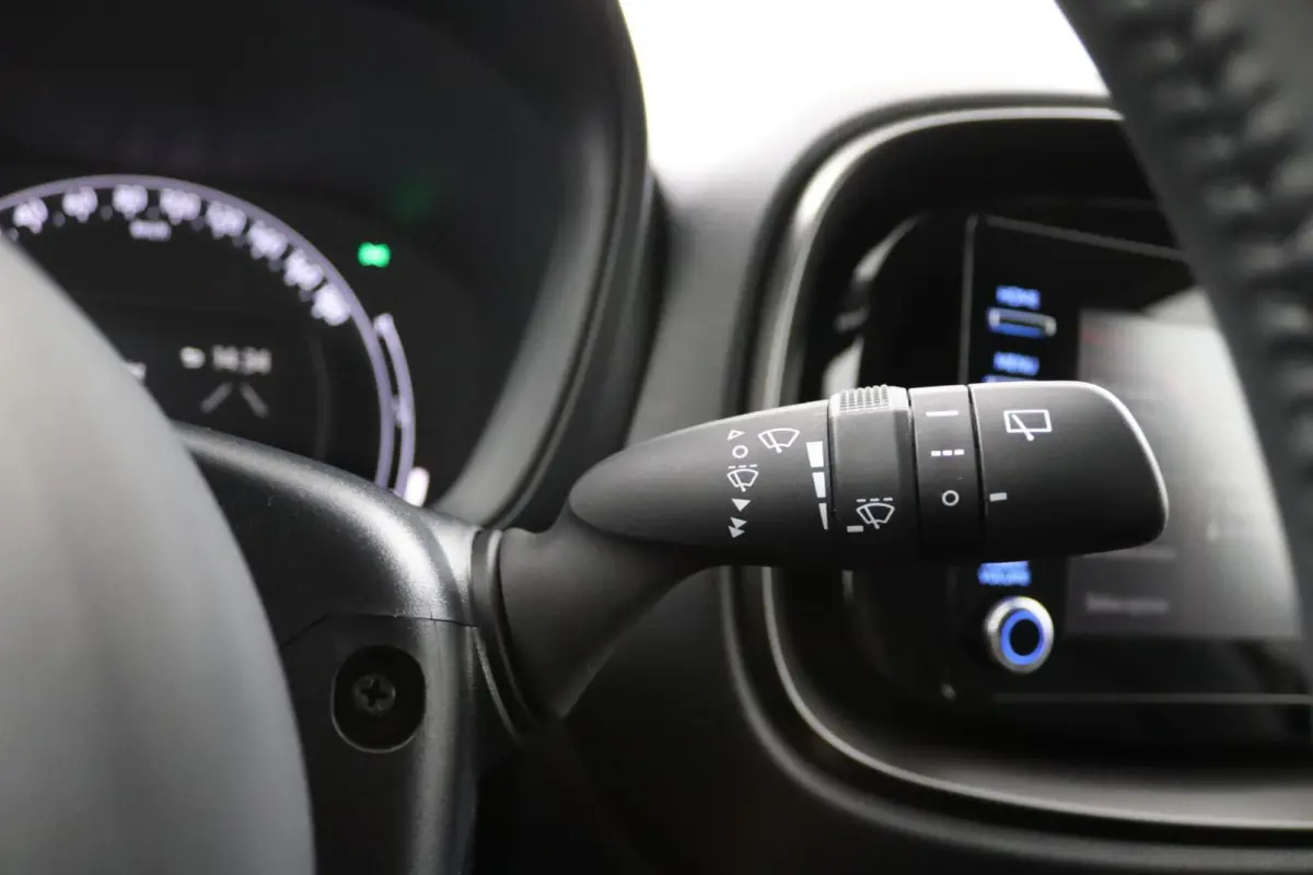 1.0 VVT-i MT Play | Camera |