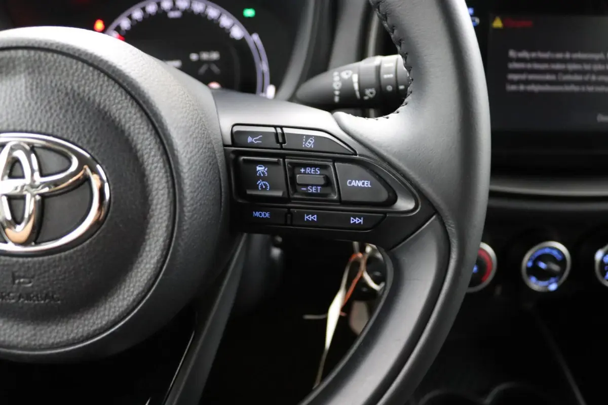 1.0 VVT-i MT Play | Camera |