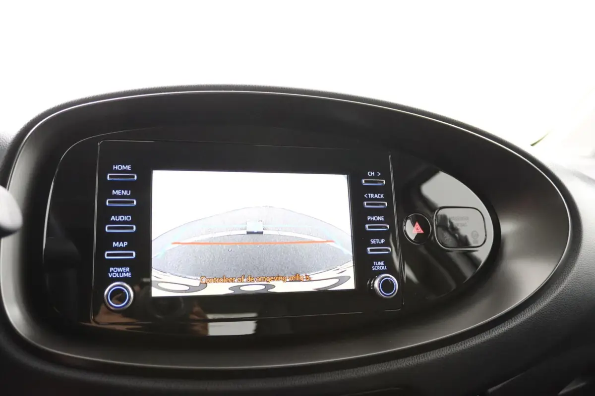 1.0 VVT-i MT Play | Camera |