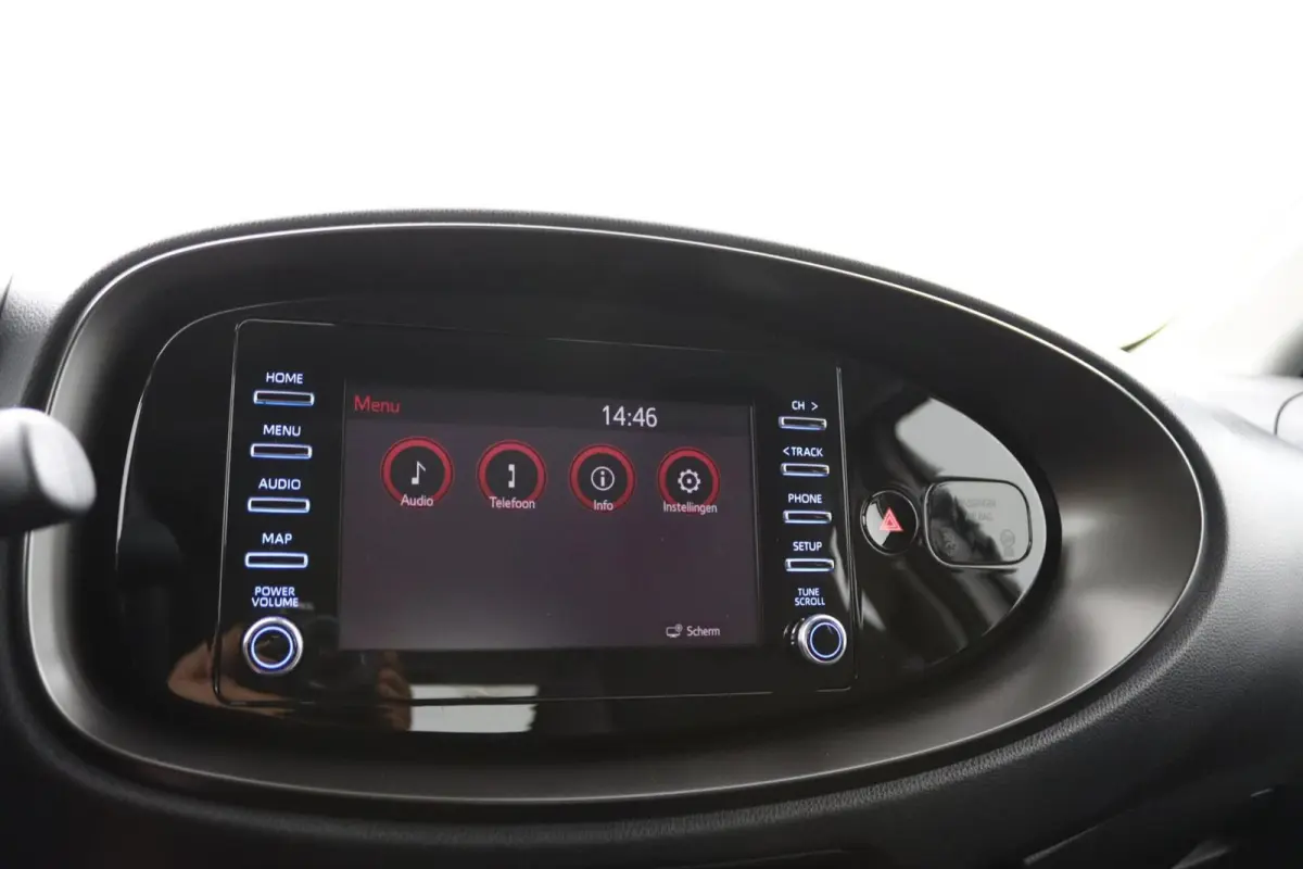 1.0 VVT-i MT Play | Camera |