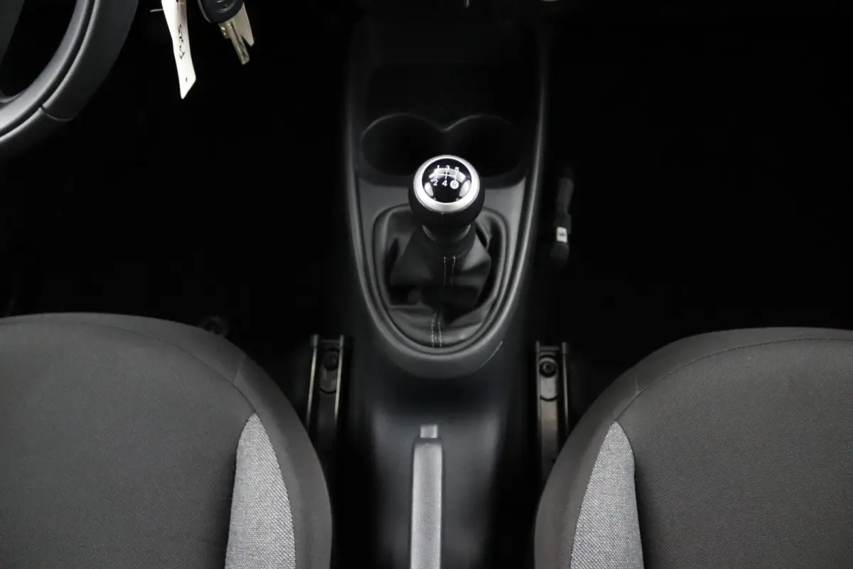 1.0 VVT-i MT Play | Camera |