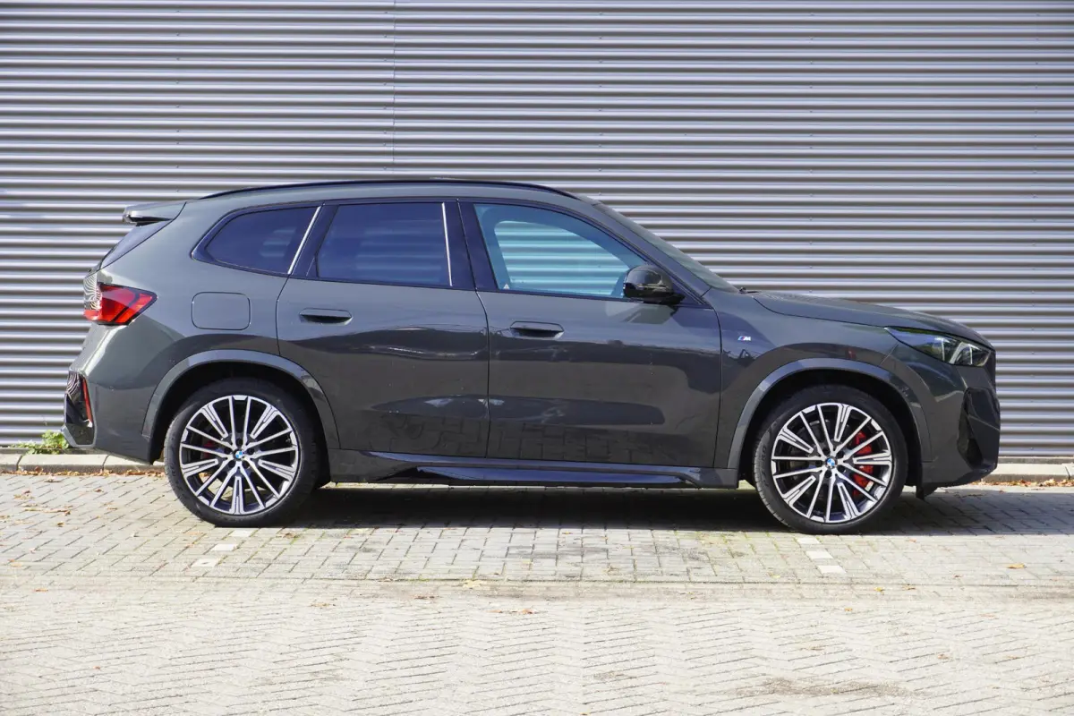 xDrive30e | M Sportpakket Pro | Innovation Pack | Harman Kardon HiFi Sound system | Trekhaak met elektrisch wegklapbare kogel | Glazen panoramadak | Driving Assistant Professional