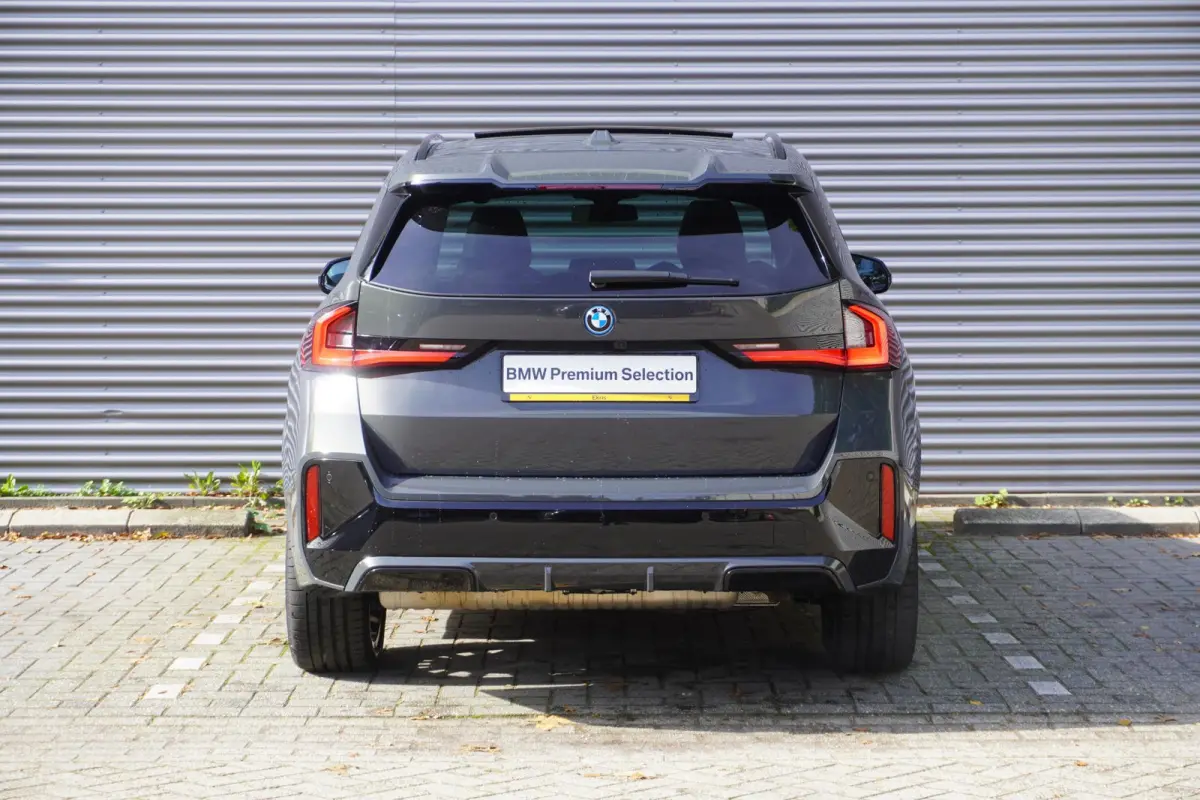 xDrive30e | M Sportpakket Pro | Innovation Pack | Harman Kardon HiFi Sound system | Trekhaak met elektrisch wegklapbare kogel | Glazen panoramadak | Driving Assistant Professional
