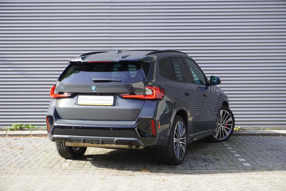 xDrive30e | M Sportpakket Pro | Innovation Pack | Harman Kardon HiFi Sound system | Trekhaak met elektrisch wegklapbare kogel | Glazen panoramadak | Driving Assistant Professional