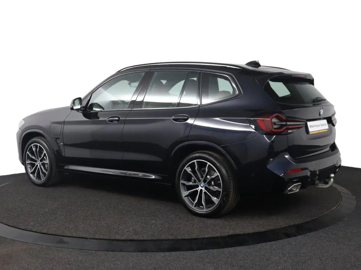 xDrive30e | SOH 95% | M Sportpakket | Trekhaak | Parking Assistant | Sportstoelen