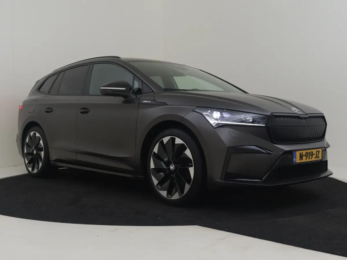 60 Sportline l SOH 91,38% l Camera | 21" l Apple Car Play l Matte kleur l Navi l Sportstoelen l Leder/Alcantara l