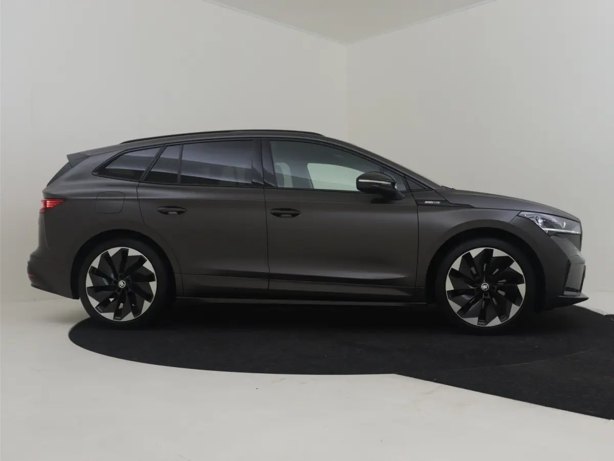 60 Sportline l SOH 91,38% l Camera | 21" l Apple Car Play l Matte kleur l Navi l Sportstoelen l Leder/Alcantara l