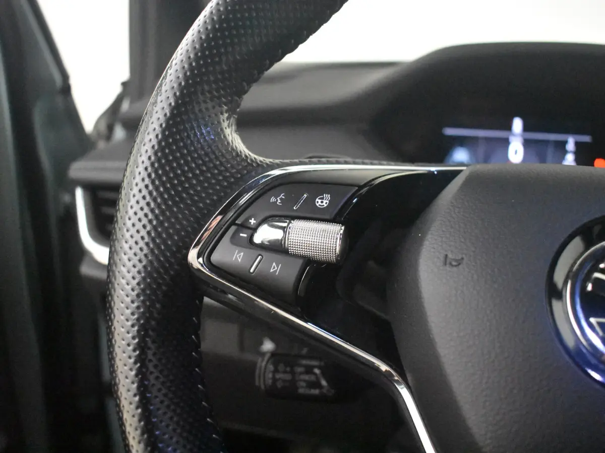 60 Sportline l SOH 91,38% l Camera | 21" l Apple Car Play l Matte kleur l Navi l Sportstoelen l Leder/Alcantara l