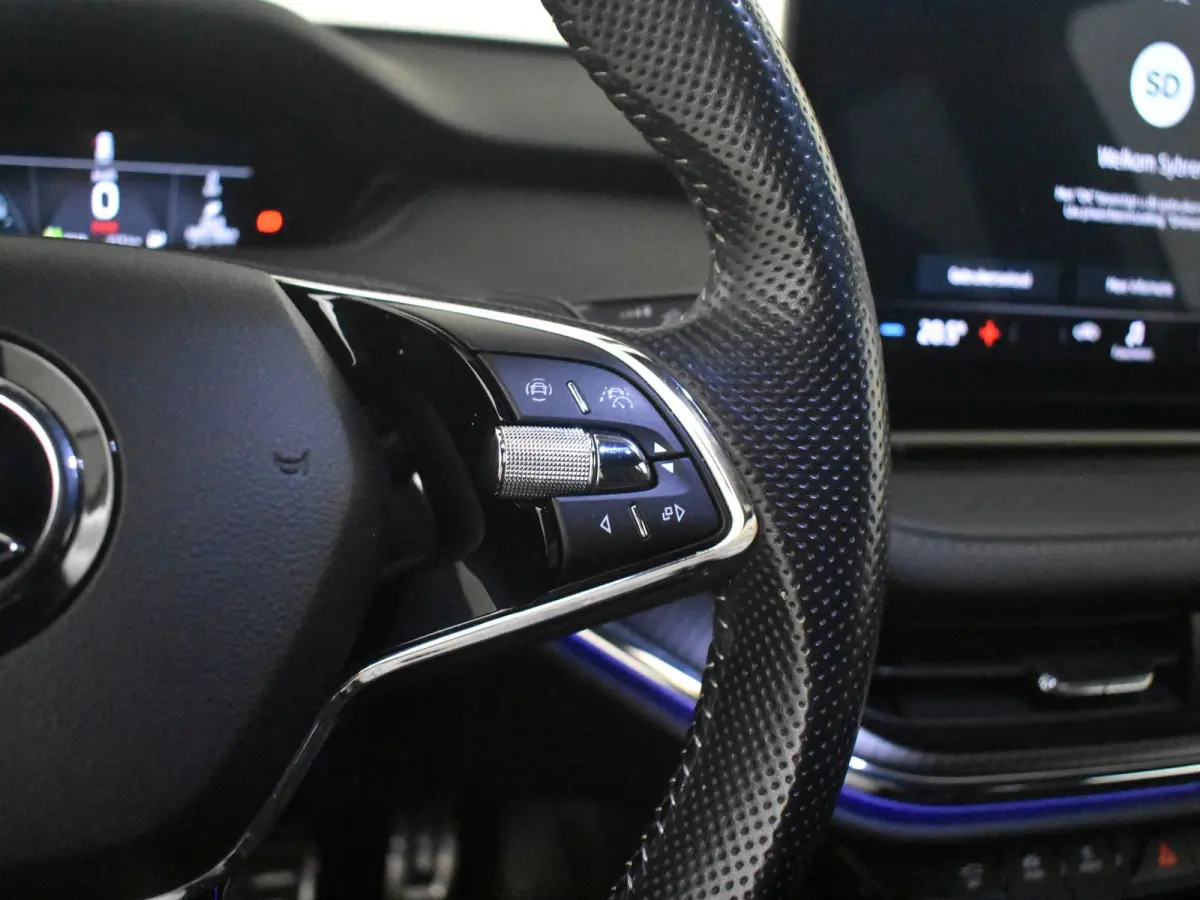 60 Sportline l SOH 91,38% l Camera | 21" l Apple Car Play l Matte kleur l Navi l Sportstoelen l Leder/Alcantara l