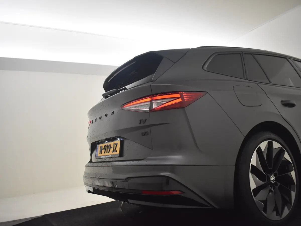 60 Sportline l SOH 91,38% l Camera | 21" l Apple Car Play l Matte kleur l Navi l Sportstoelen l Leder/Alcantara l
