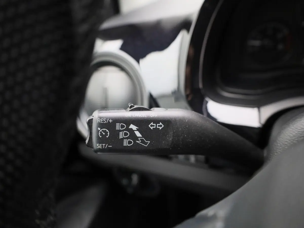 1.0 Greentech Fresh | Airconditioning | Cruise Control | Parkeersensoren | Lichtmetalen Velgen |