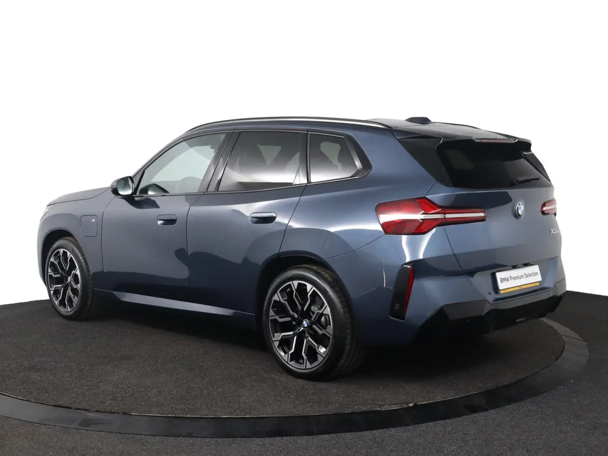 30e xDrive | SOH 100% | M Sportpakket | Premium Pack | Trekhaak  | Panoramadak | Harman Kardon | Parking Assistant