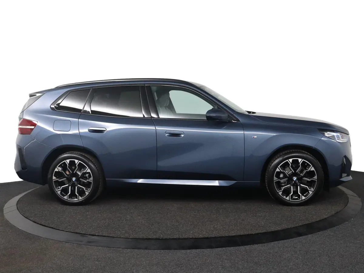 30e xDrive | SOH 100% | M Sportpakket | Premium Pack | Trekhaak  | Panoramadak | Harman Kardon | Parking Assistant