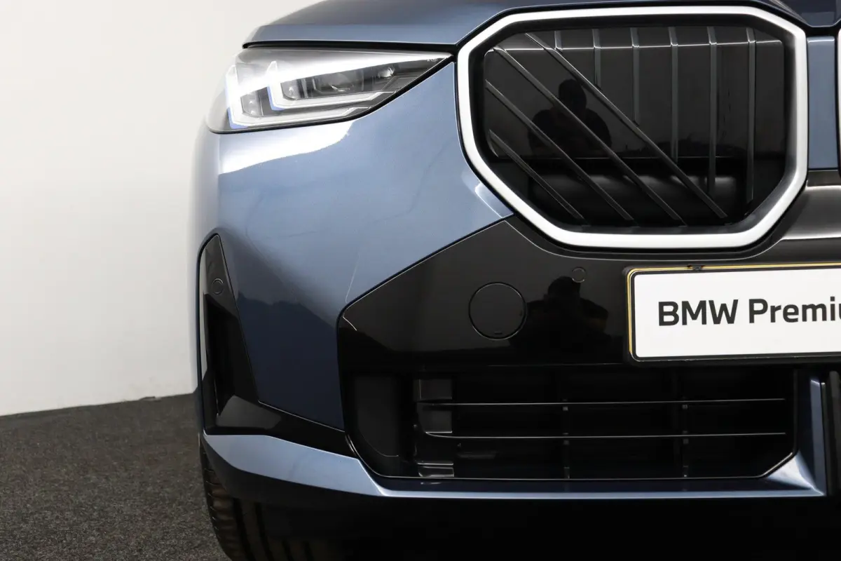 30e xDrive | SOH 100% | M Sportpakket | Premium Pack | Trekhaak  | Panoramadak | Harman Kardon | Parking Assistant