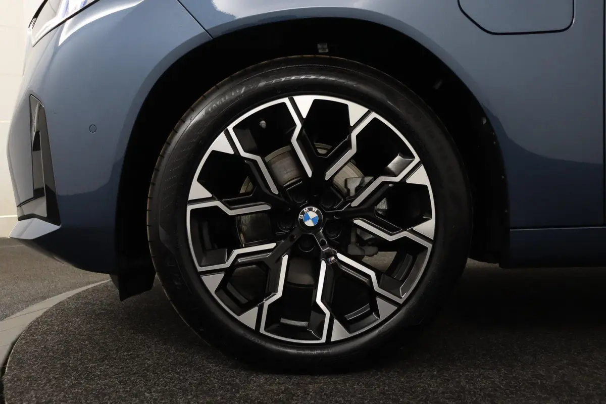 30e xDrive | SOH 100% | M Sportpakket | Premium Pack | Trekhaak  | Panoramadak | Harman Kardon | Parking Assistant