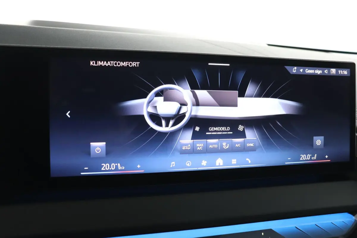 30e xDrive | SOH 100% | M Sportpakket | Premium Pack | Trekhaak  | Panoramadak | Harman Kardon | Parking Assistant