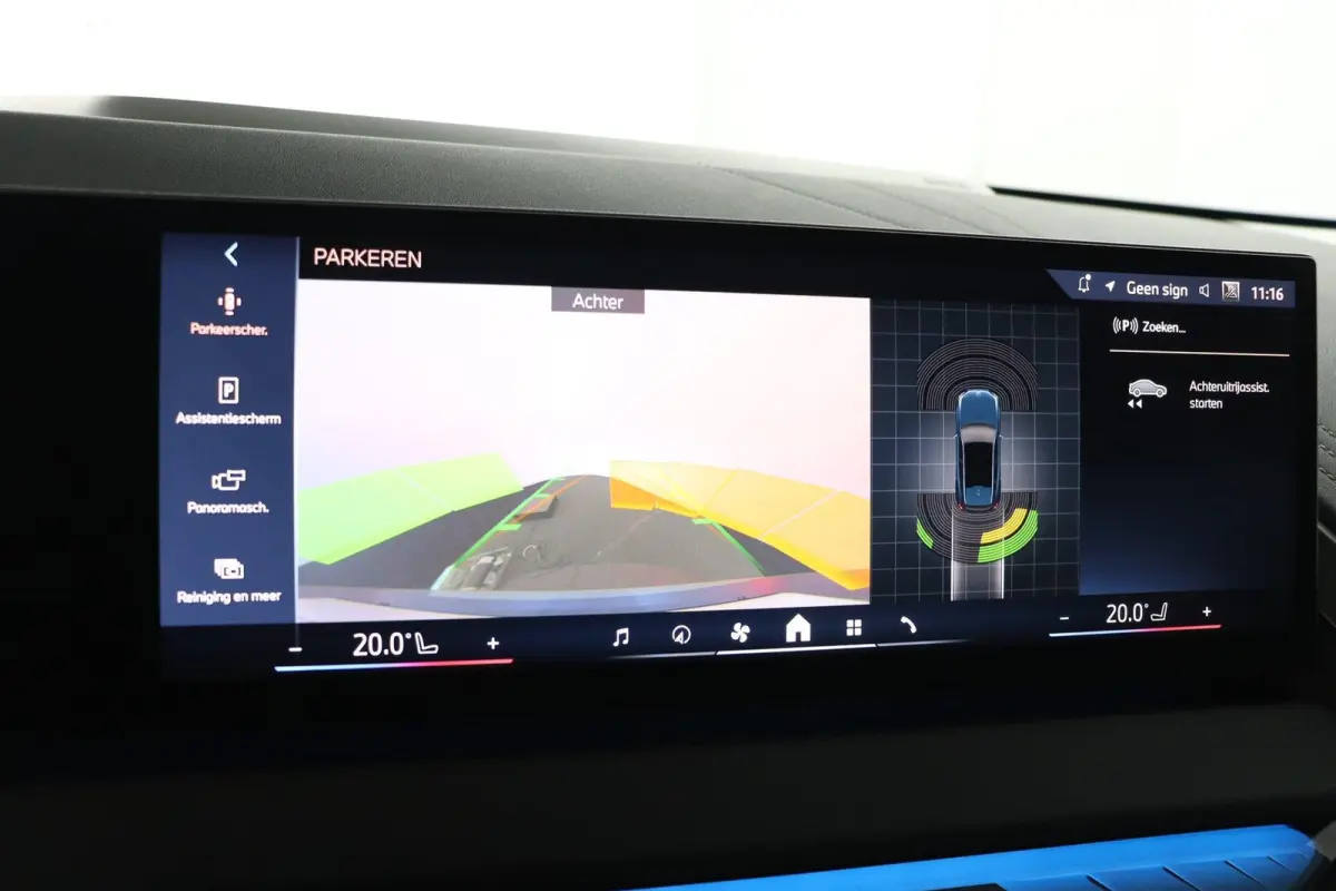 30e xDrive | SOH 100% | M Sportpakket | Premium Pack | Trekhaak  | Panoramadak | Harman Kardon | Parking Assistant