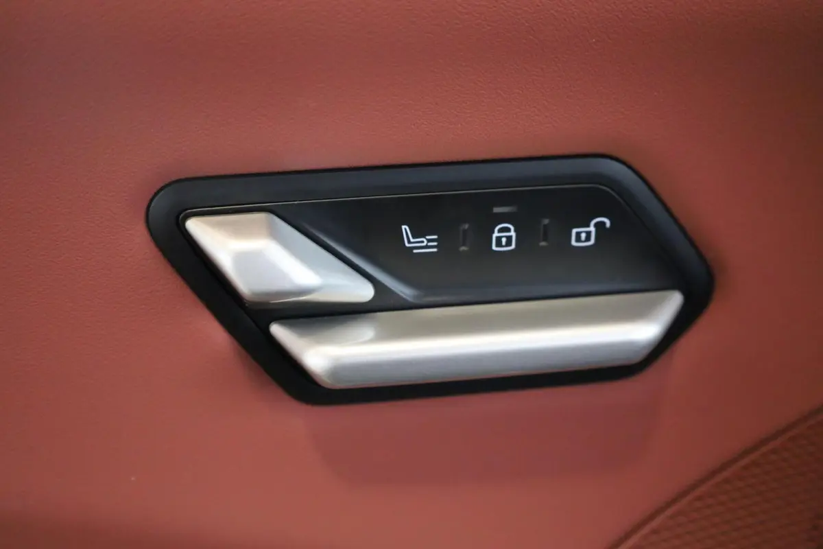 50 xDrive Innovation Pack | M Sportpakket | Elektrische Trekhaak | Panoramadak | Driving Assistant Plus | Parking Assistant professional | Parking Assistant professional | Harman Kardon