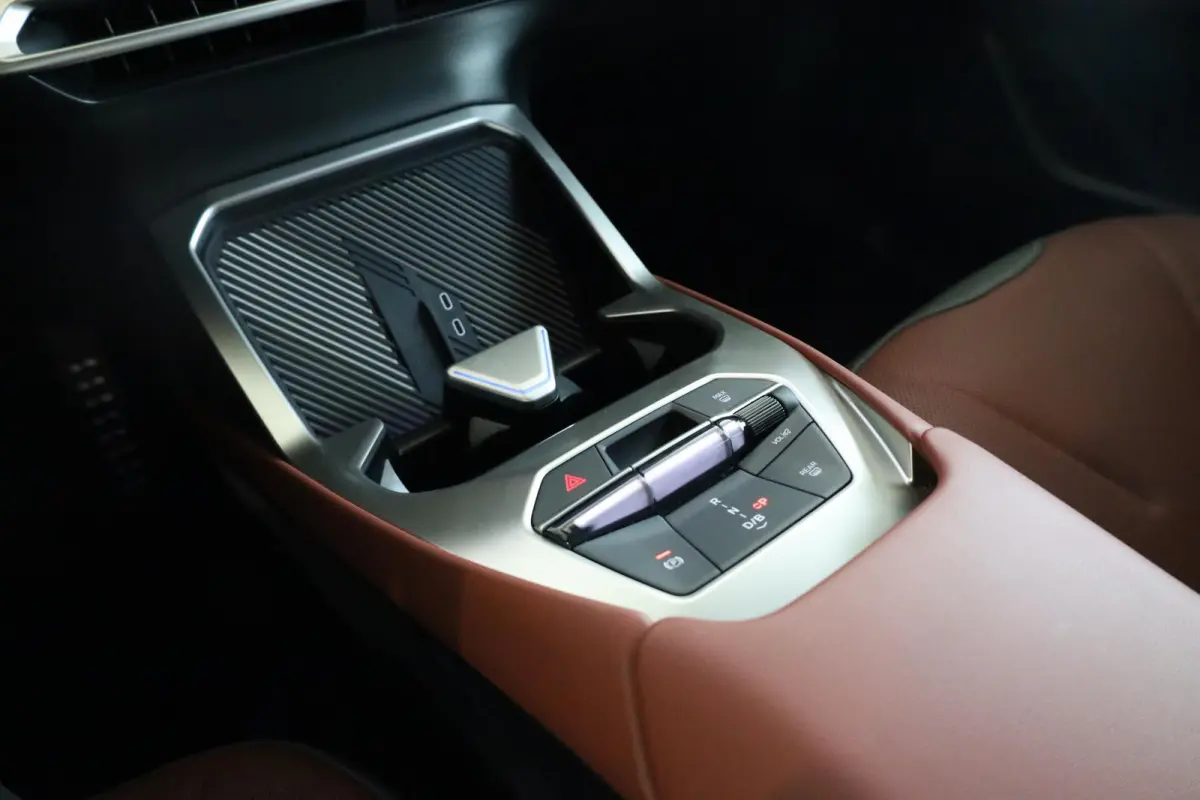 50 xDrive Innovation Pack | M Sportpakket | Elektrische Trekhaak | Panoramadak | Driving Assistant Plus | Parking Assistant professional | Parking Assistant professional | Harman Kardon
