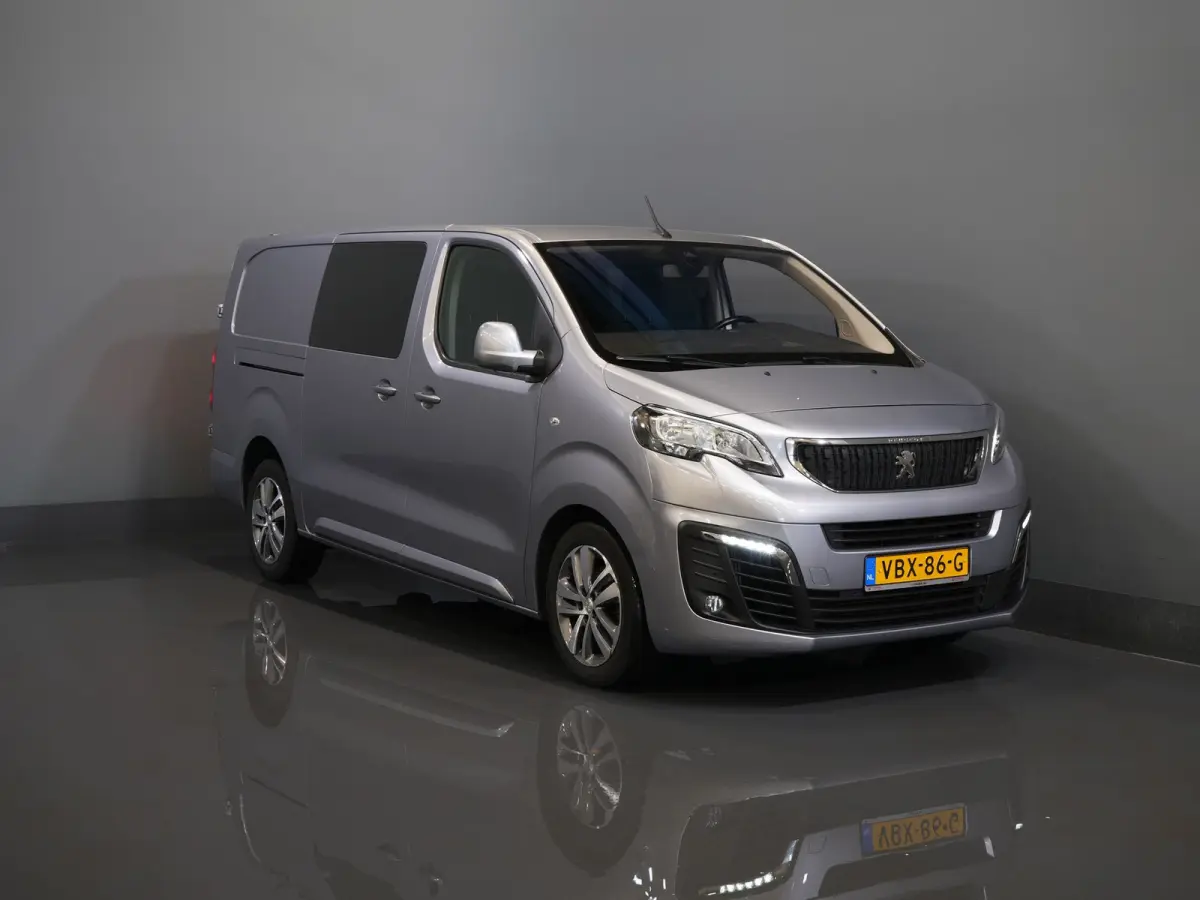 2.0 HDI 180 pk Aut. DC Dubbel Cabine 2x Schuifdeur/ Carplay/ Stoelverw./ Climate/ Navi/ Camera/ Cruise/ 17’LMV/ PDC/ Trekhaak