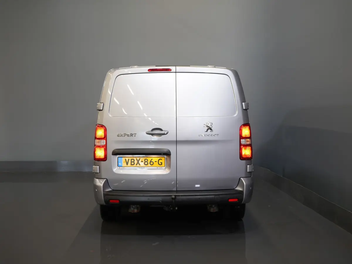 2.0 HDI 180 pk Aut. DC Dubbel Cabine 2x Schuifdeur/ Carplay/ Stoelverw./ Climate/ Navi/ Camera/ Cruise/ 17’LMV/ PDC/ Trekhaak