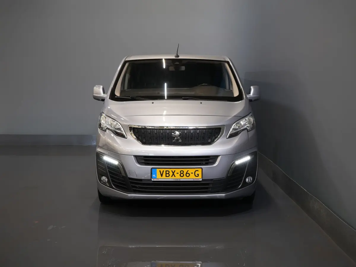 2.0 HDI 180 pk Aut. DC Dubbel Cabine 2x Schuifdeur/ Carplay/ Stoelverw./ Climate/ Navi/ Camera/ Cruise/ 17’LMV/ PDC/ Trekhaak