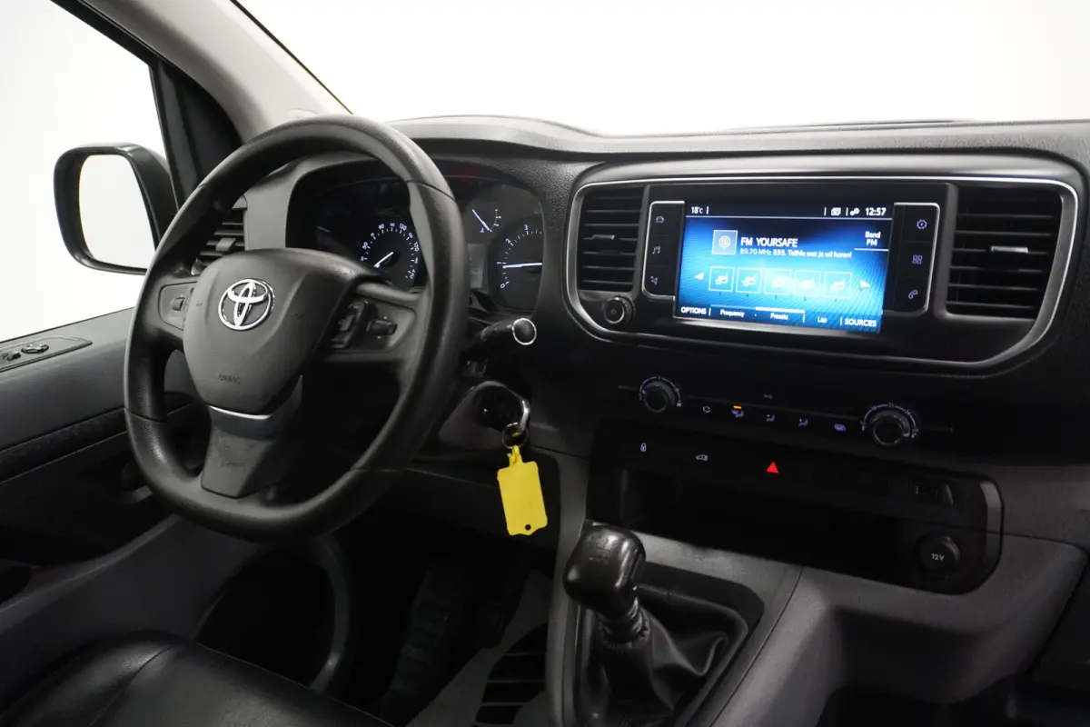 2.0 D-4D L3 122PK EURO 6 - Airco - Cruise - Navi - €9.950,- Excl