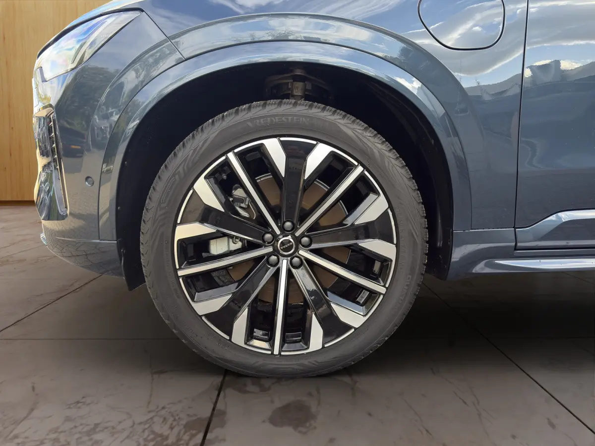 2.0 T8 Plug-in hybrid AWD Ultra Dark | Luchtvering | Stoel + Stuur Verwarming | Harman Kardon | Panoramadak | Trekhaak | Memory Stoelen |