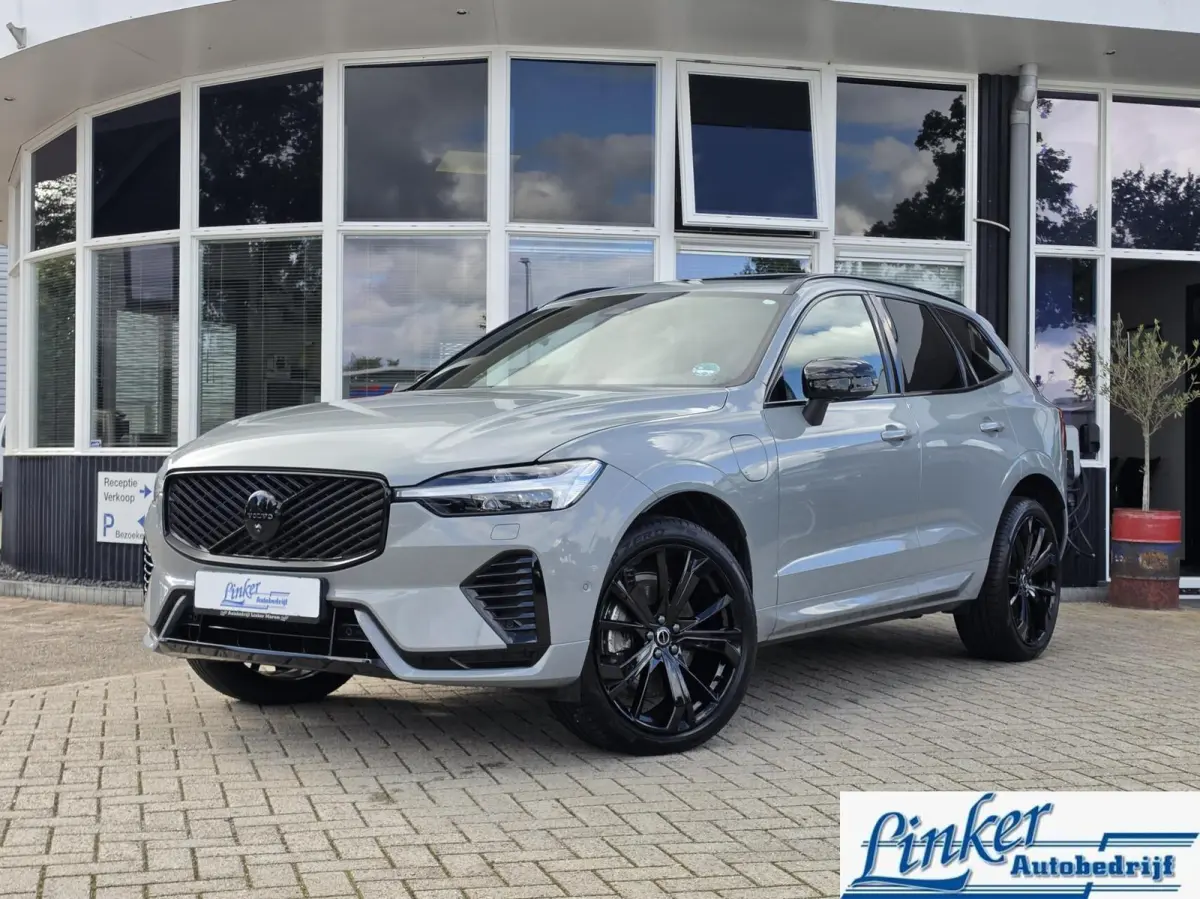 2.0 T6 Plug-in hybrid AWD Ultra Black Edition MY26|TREKH|PANO|H/K