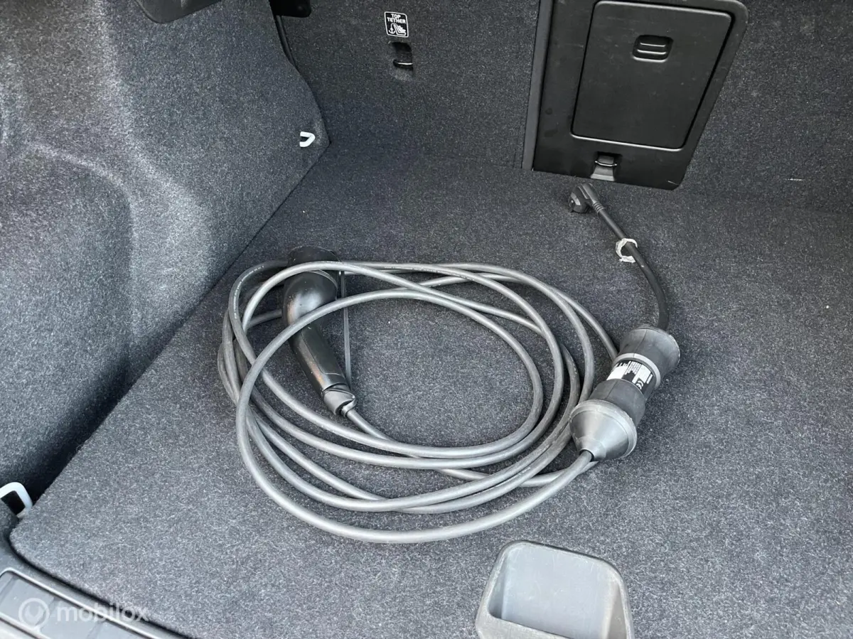 1.5 T4 Plug-in Hybrid 211PK Plus Dark H&K/PANODAK