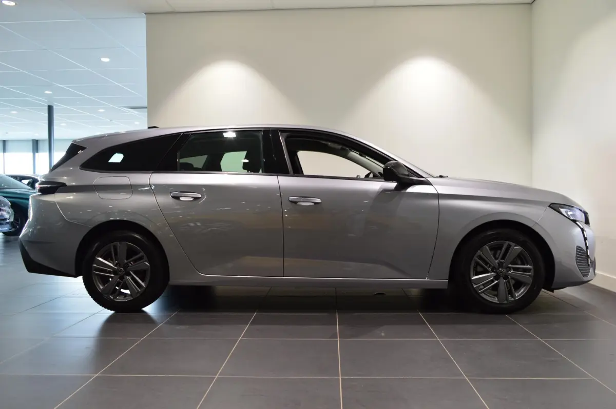 Active Pack Business | 1e-Eig.| Navi |  ECC | comfortstoel(en)  | Apple Carplay/Android Auto | Virtual Cockpit | Cruise Control | DAB |