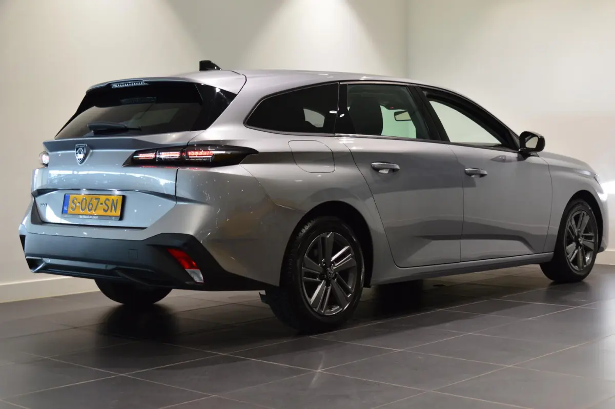 Active Pack Business | 1e-Eig.| Navi |  ECC | comfortstoel(en)  | Apple Carplay/Android Auto | Virtual Cockpit | Cruise Control | DAB |