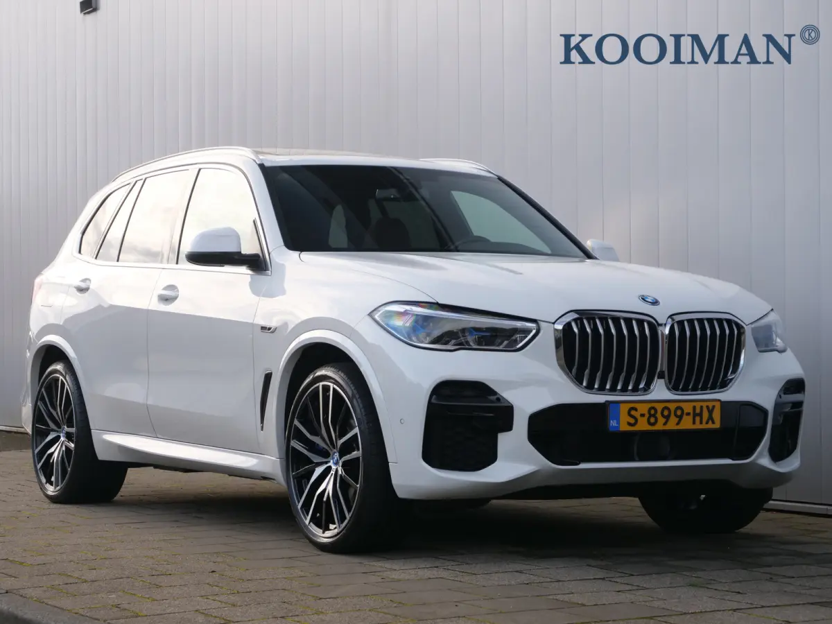 xDrive45e High Executive 394 Pk Automaat Navi / DAB / Apple Carplay / Leer / Trekhaak / Pano-dak