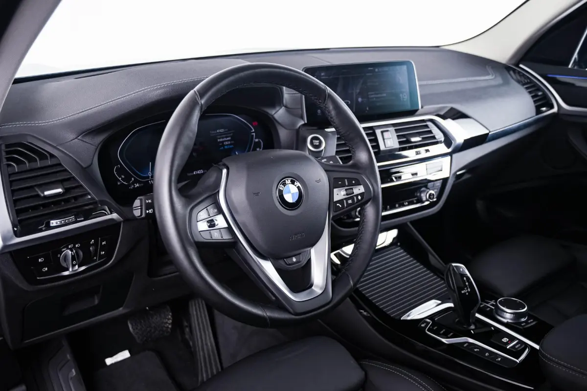 xDrive30e High Executive Luxury Line - Trekhaak - Panoramadak - Head up - Elektrisch verstelbare/verwarmde stoelen - Hifi - Comfort Access - Parking Assistant Plus - Sportstoelen - Stuurwiel