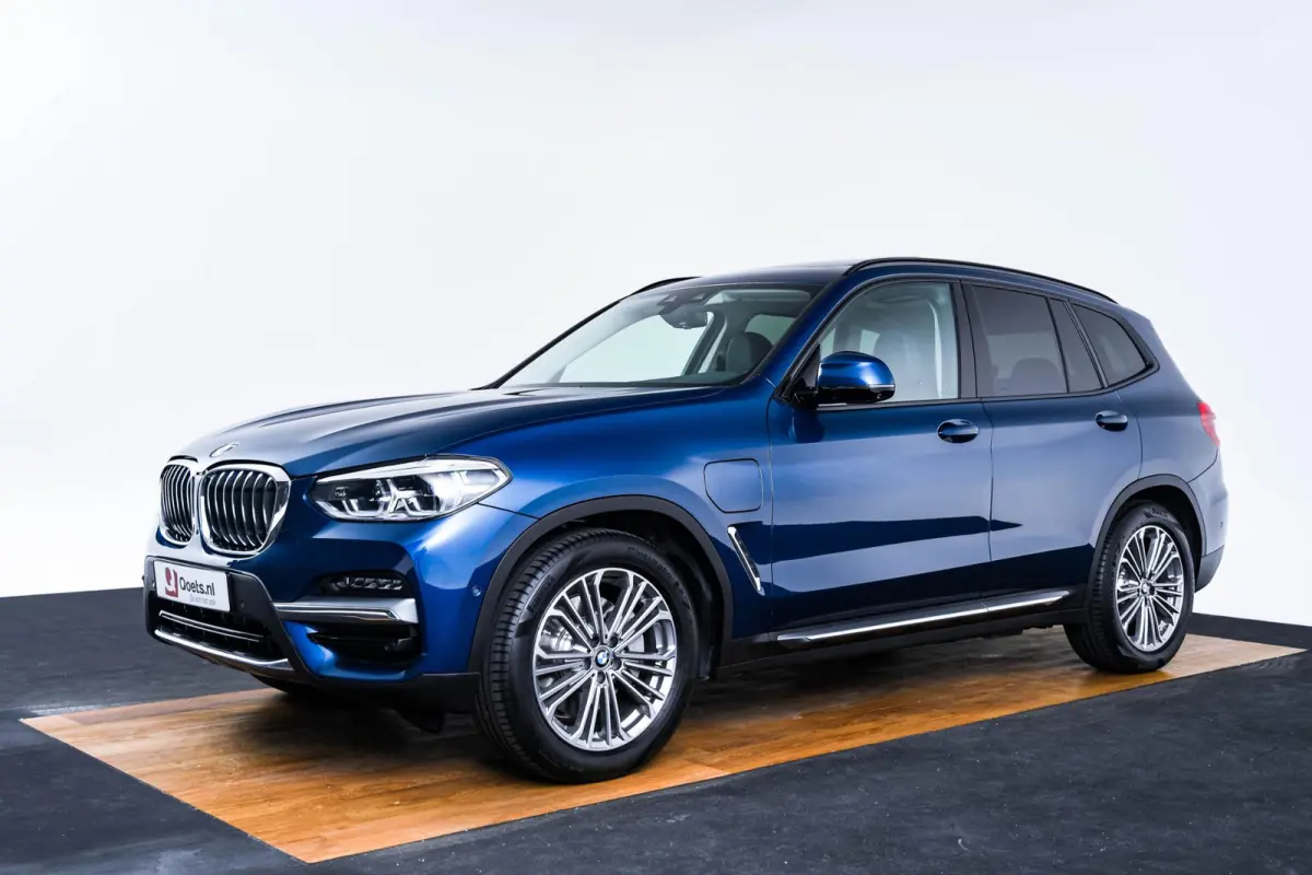 xDrive30e High Executive Luxury Line - Trekhaak - Panoramadak - Head up - Elektrisch verstelbare/verwarmde stoelen - Hifi - Comfort Access - Parking Assistant Plus - Sportstoelen - Stuurwiel