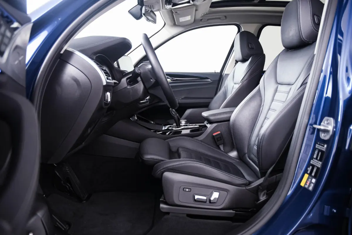 xDrive30e High Executive Luxury Line - Trekhaak - Panoramadak - Head up - Elektrisch verstelbare/verwarmde stoelen - Hifi - Comfort Access - Parking Assistant Plus - Sportstoelen - Stuurwiel