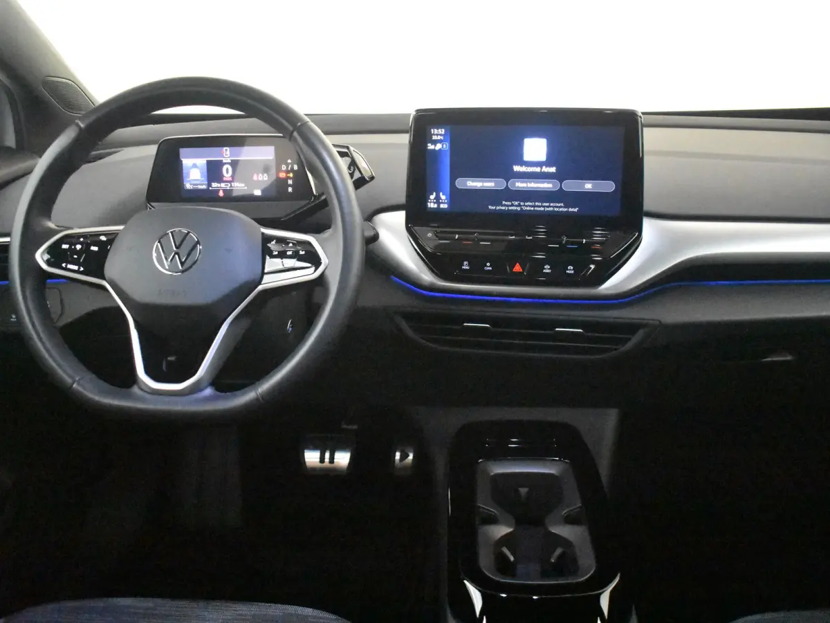 Pure 52 kWh l Adapt. Cr Control l Stoelverwarming l Keyless Start l 18" l Apple Car Play / Android l PDC V en A l