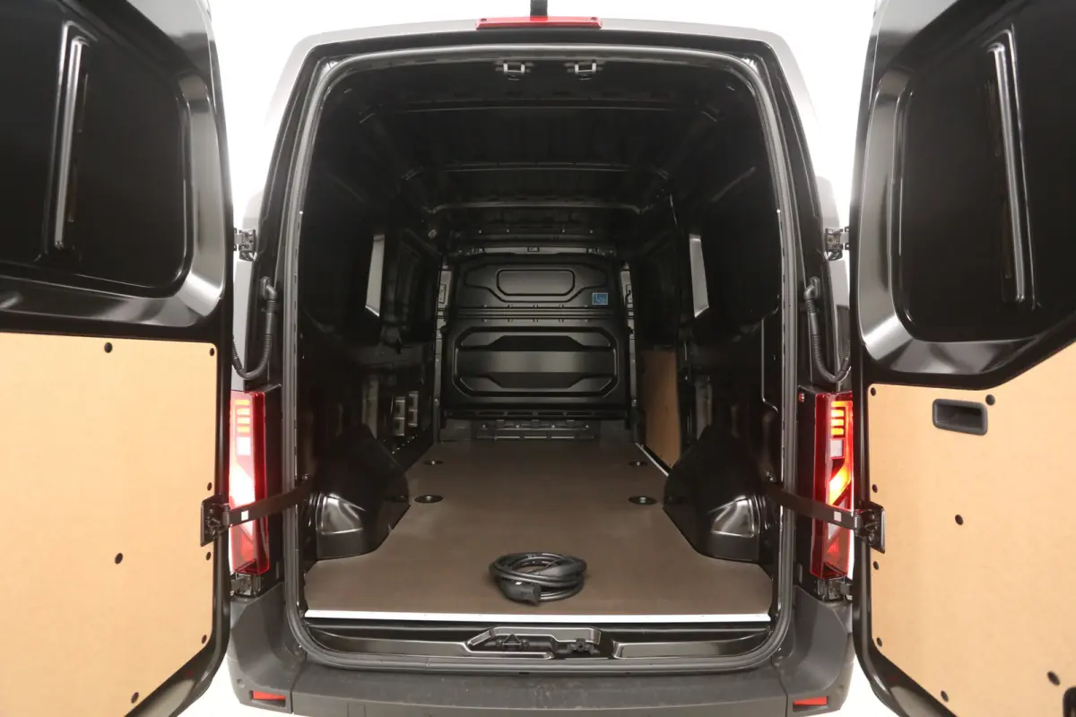 87 kWh Long Range L2H2 | NIEUW | Clima | Carplay | 2500kg Trekgew. | Camera | 3 Zits | LED | Parkeersens.