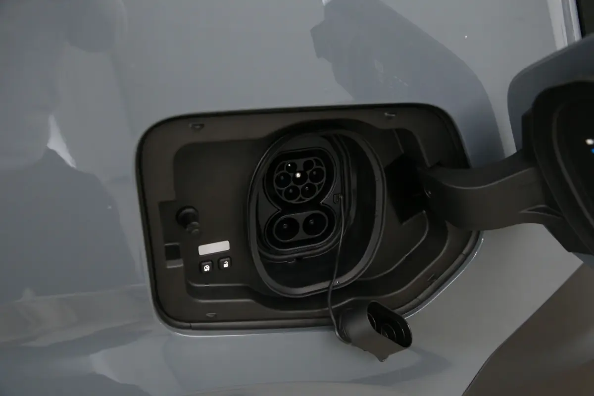 87 kWh Long Range L2H2 | NIEUW | Clima | Carplay | 2500kg Trekgew. | Camera | 3 Zits | LED | Parkeersens.