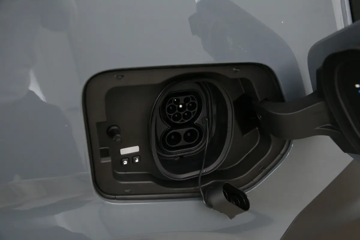 87 kWh Long Range L2H2 | NIEUW | Clima | Carplay | 2500kg Trekgew. | Camera | 3 Zits | LED | Parkeersens.