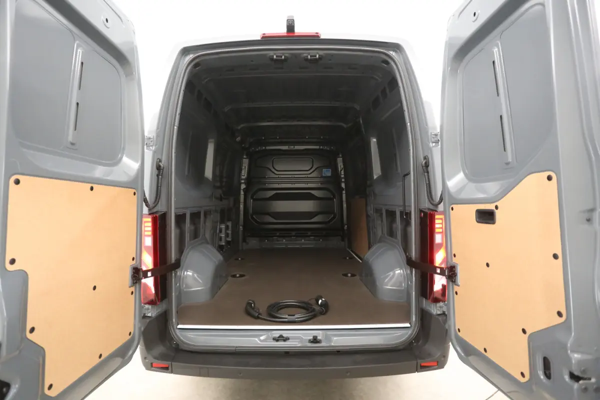 87 kWh Long Range L2H2 | NIEUW | Clima | Carplay | 2500kg Trekgew. | Camera | 3 Zits | LED | Parkeersens.