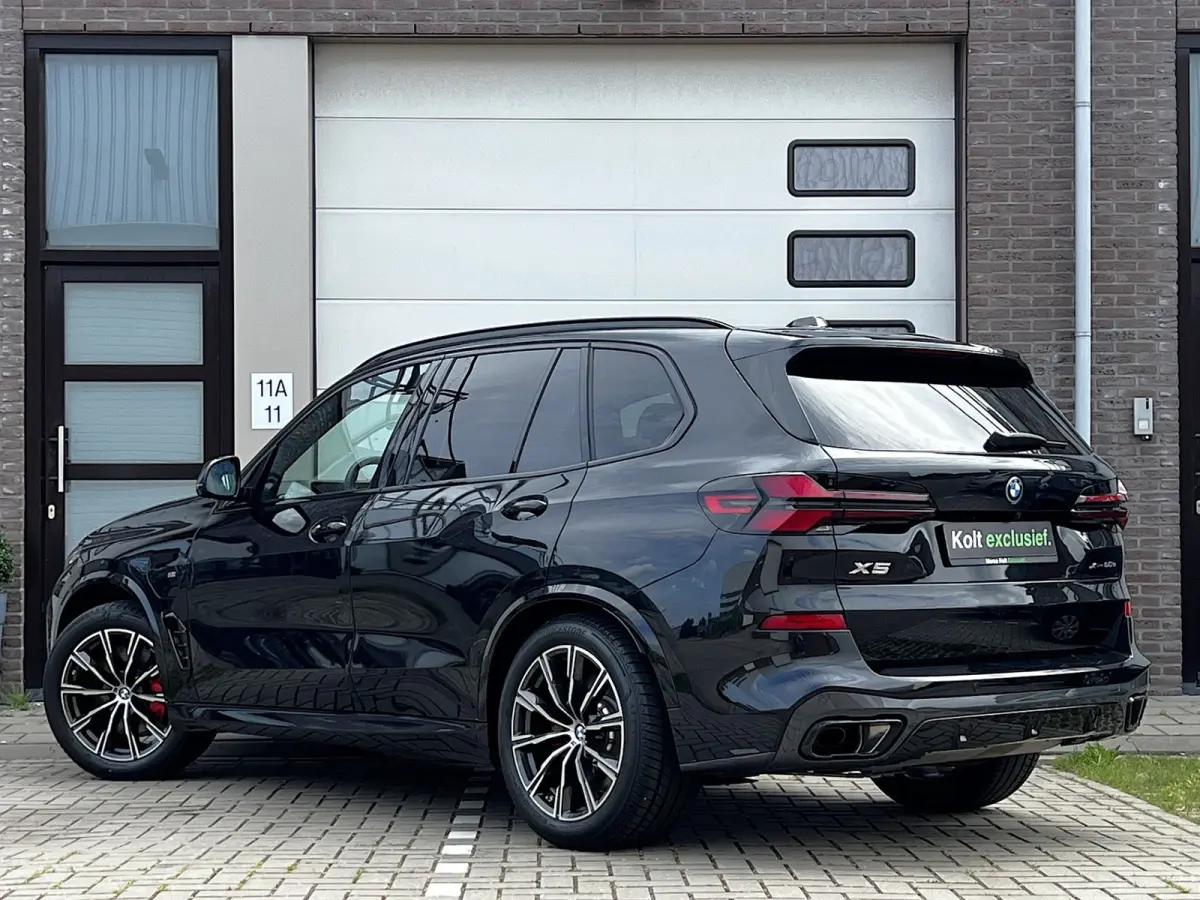 xDrive50e High Executive M Sport | Sky Lounge | Achteras Besturing | BMW Nieren Iconic Glow | Head-UP | Panodak Sky Lounge | Luchtvering | Soft Close | Harman-Kardon | 360 Camera | Trekhaak 