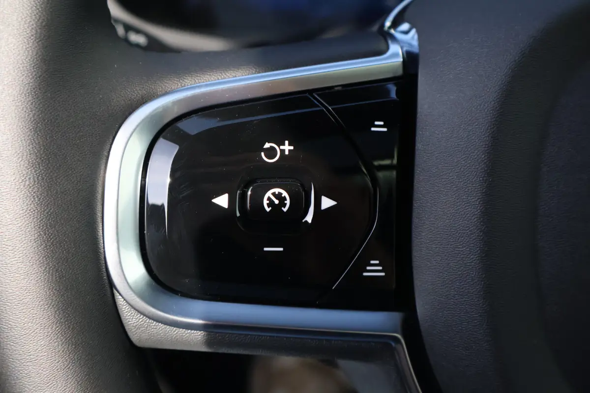 Plus Black Edition Recharge Plug-In Hybrid AWD | Luchtvering | 360 | HUD | H&K | Panodak |